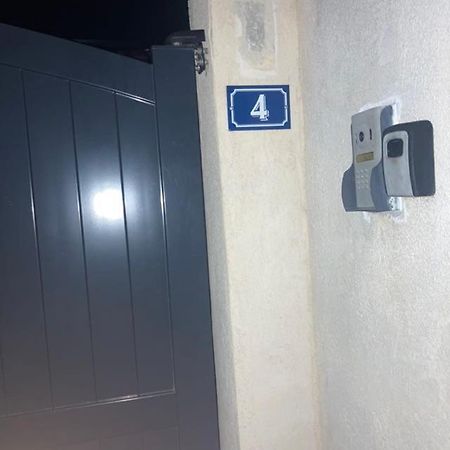 Hotel La Nuit Etoilee Marseilles Zimmer foto